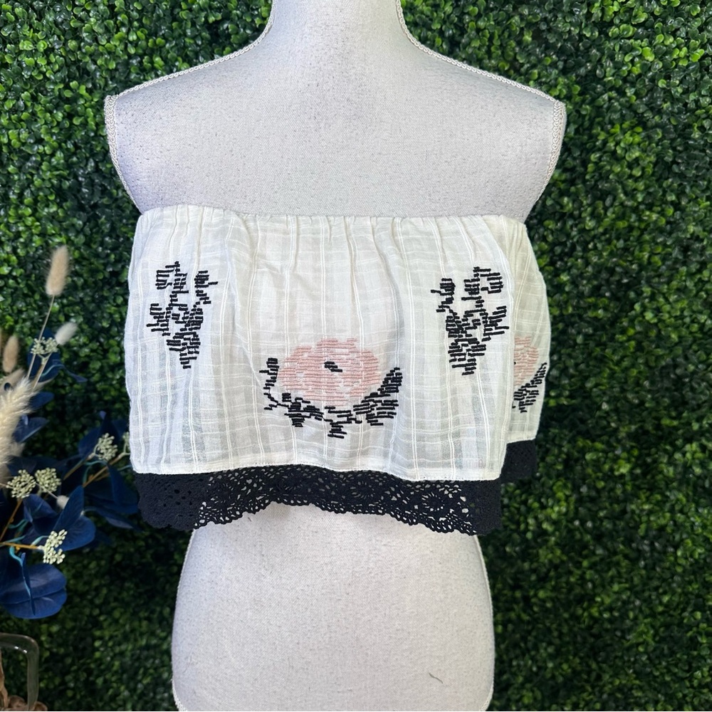 Nwt American Eagle Outfitters White and Black Embroidered Crop Top